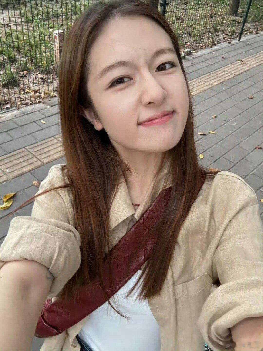 李兰迪纹身乖女孩 叛逆了 