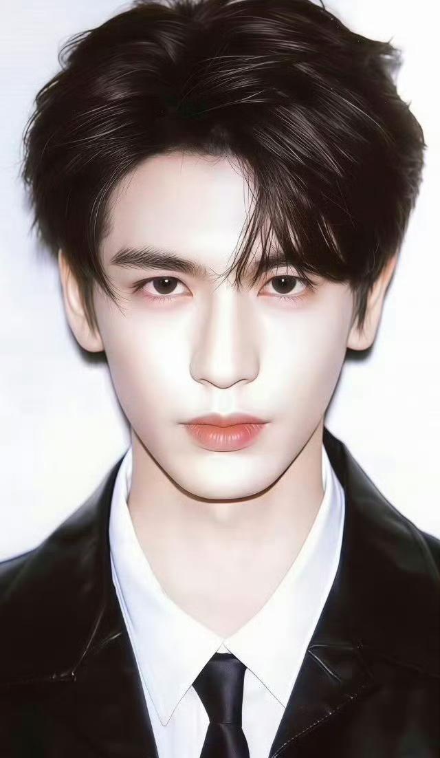 杨洋没想到，王鹤棣没想到，肖战王一博更是没料到，张凌赫爆火的速度如日中天，万众瞩