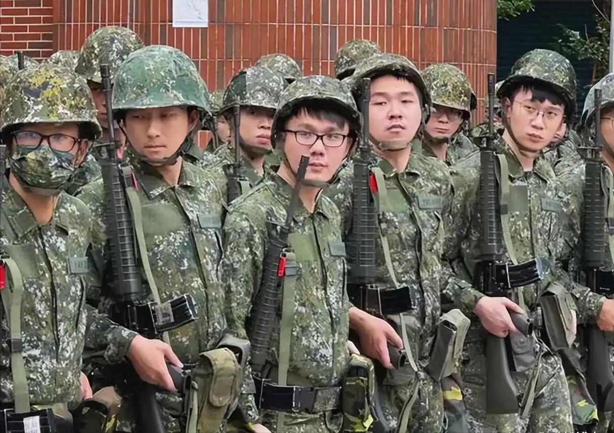 台湾自己起内讧了？台湾士兵突然发出来灵魂拷问：“两岸一旦开战，台湾地区失败后，阵