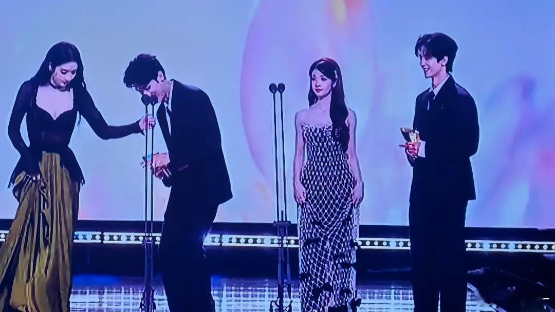 你的cp同框了，我的cp还会远吗？ 