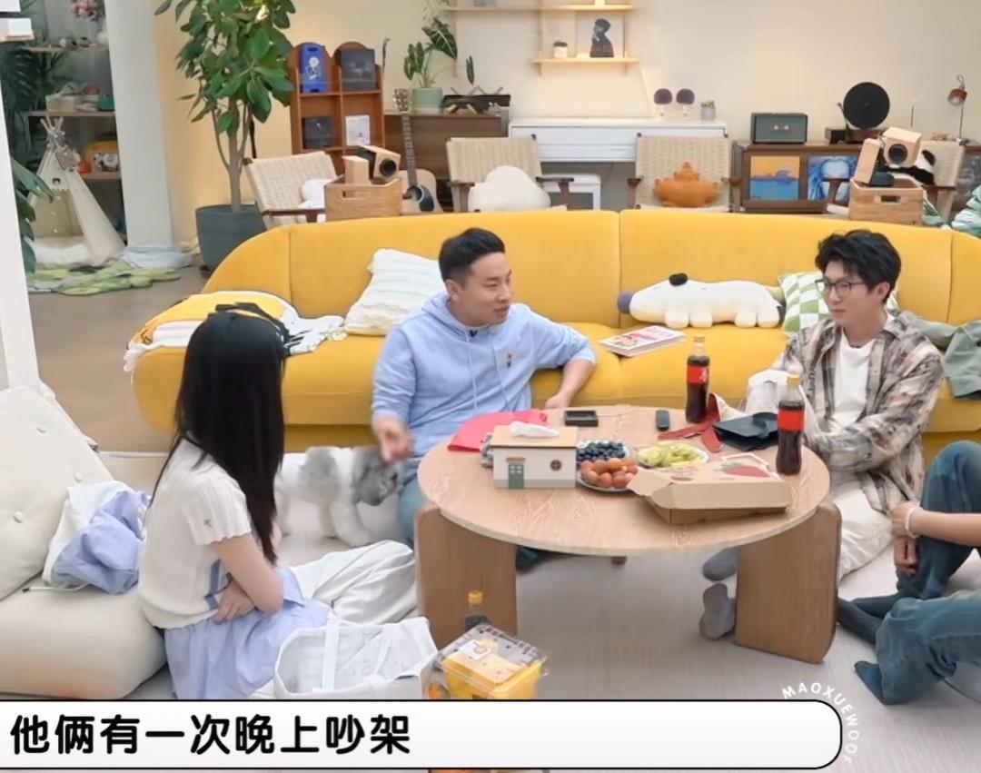 徐志胜说黄子韬跟徐艺洋吵架只是大声说话，黄子韬甚至还要找徐志胜评理！
徐志胜：“