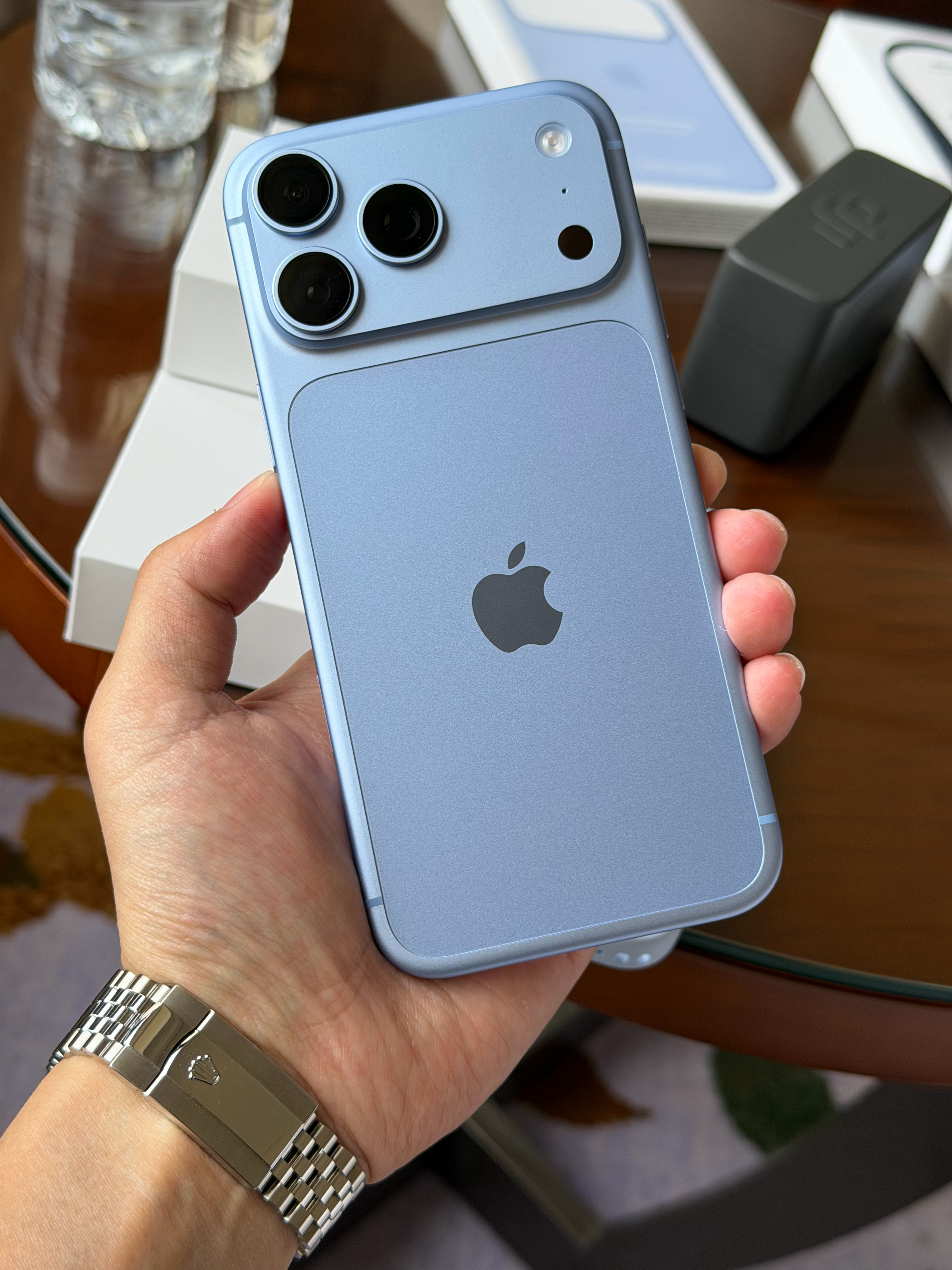 iPhone 18ProMax还是这个颜色帅[酷]我先导数据[坏笑] ​​​