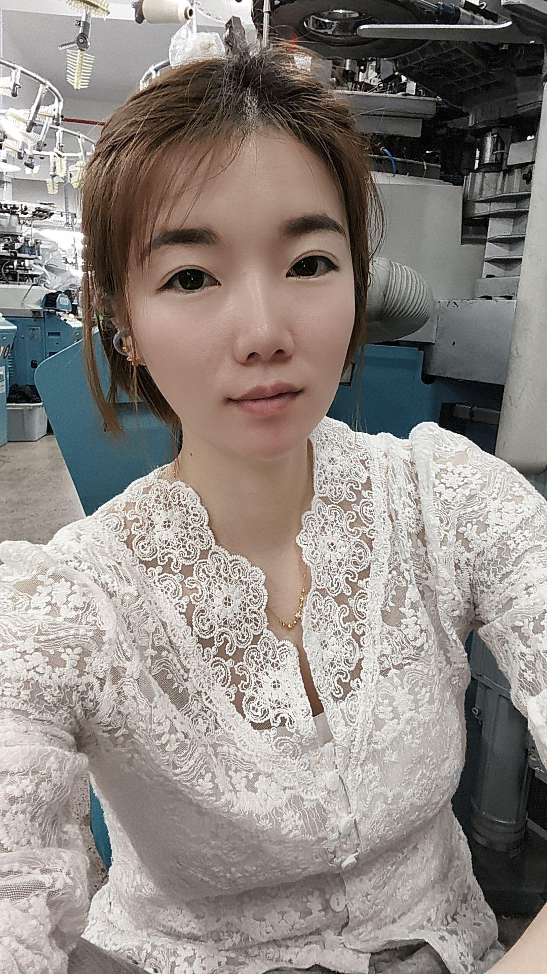 “一生要干多少杯，才能不喝醉，一生要醉多少回，才能不怕黑…”