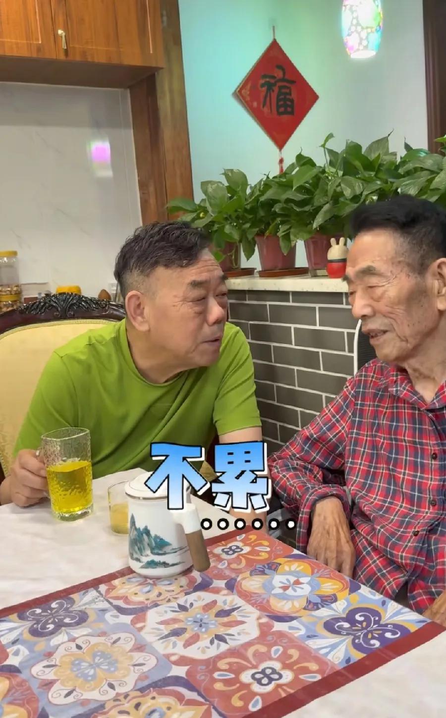 看哭了！杨少华，是真疼自己的孩子，为了几个儿子，到老、到临终，都在给儿子们挣钱！
