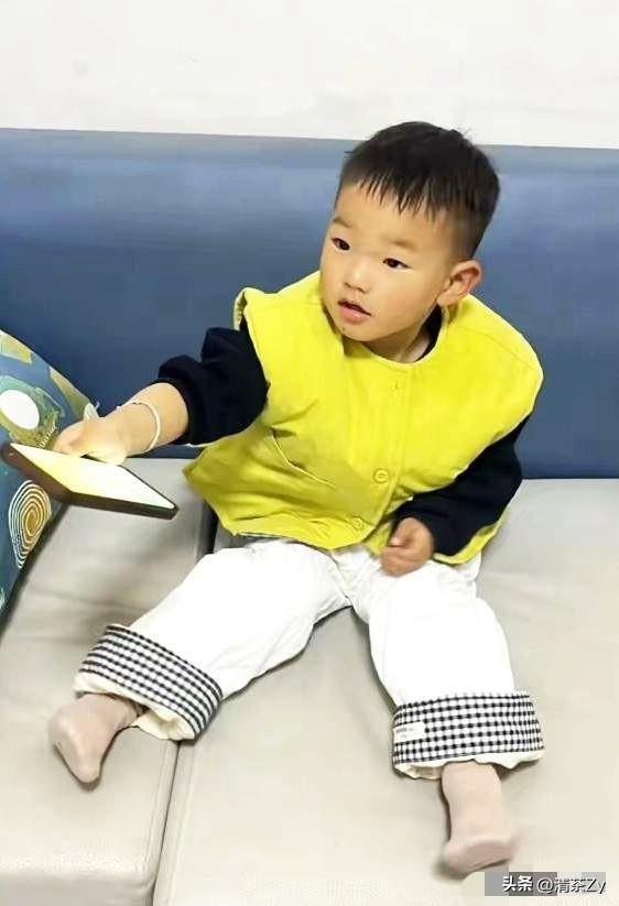 河南开封三岁的小澈澈你到底在哪？家里人都急坏了！奶奶先开始说2分钟孩子就不见了，