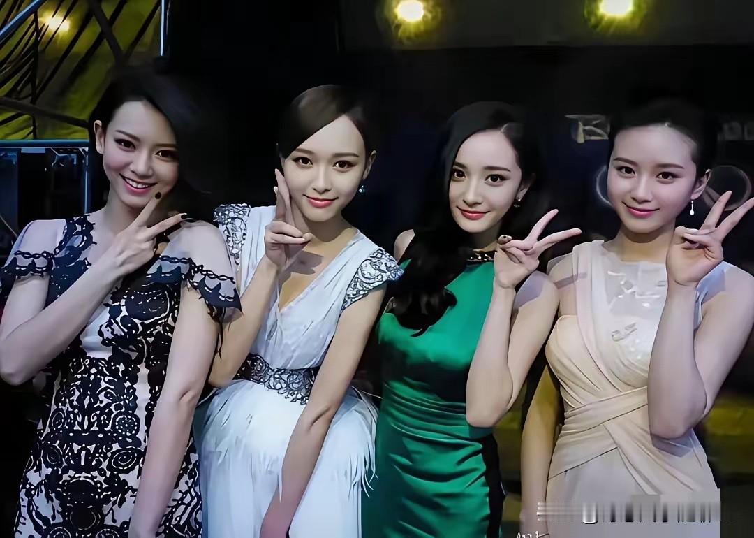 四位演员的合影里 ，穿着米白礼服裙的唐嫣不是颜值最高的那个，但她是最有气质的，有