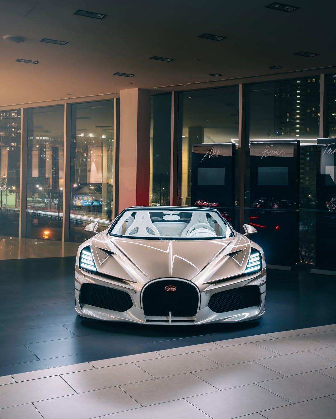 多伦多最新交付白金Bugatti Mistral “La Perle Rare”