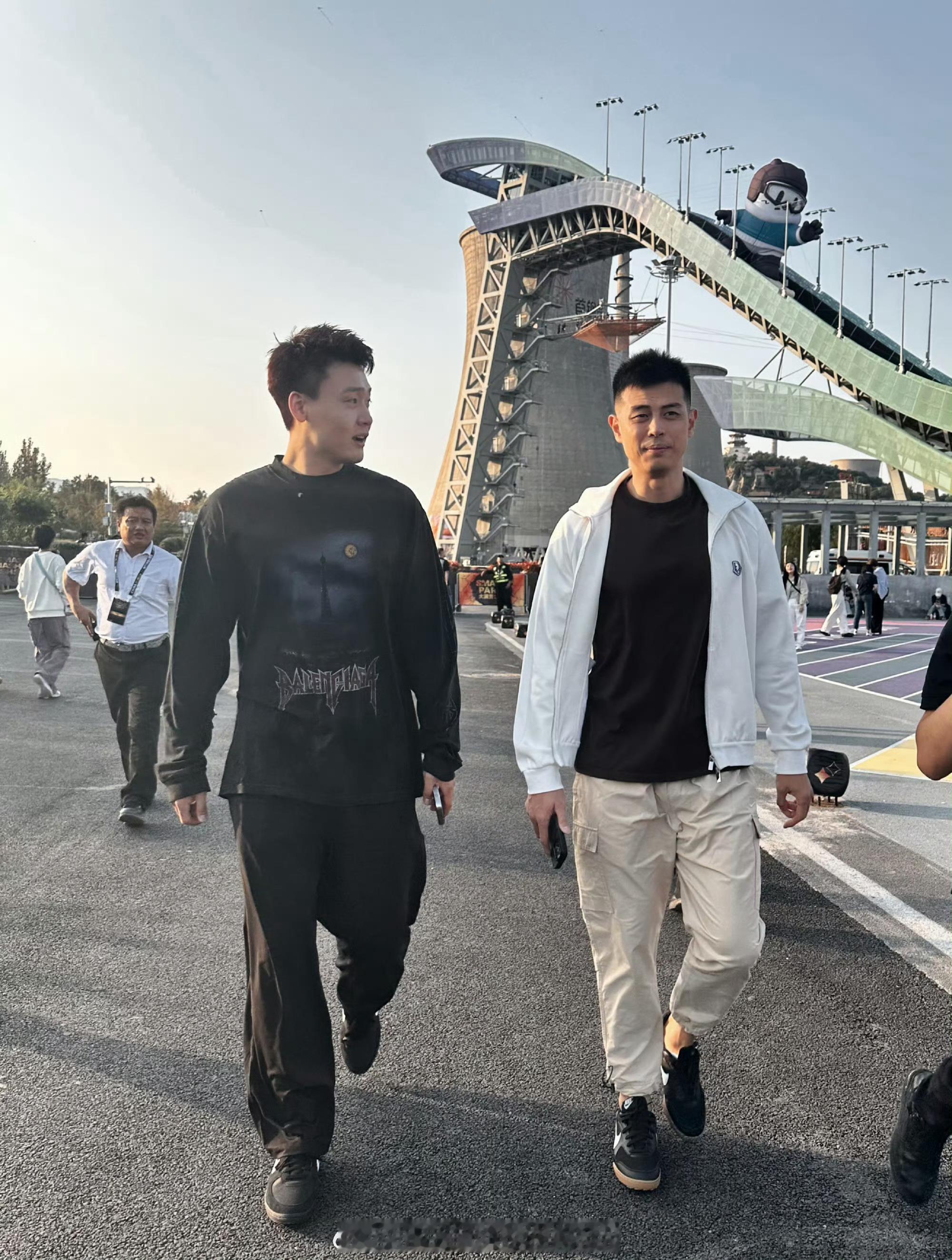 赵睿[超话]wtt北京大满贯 赵睿、方硕来助威国乒了！ ​​​