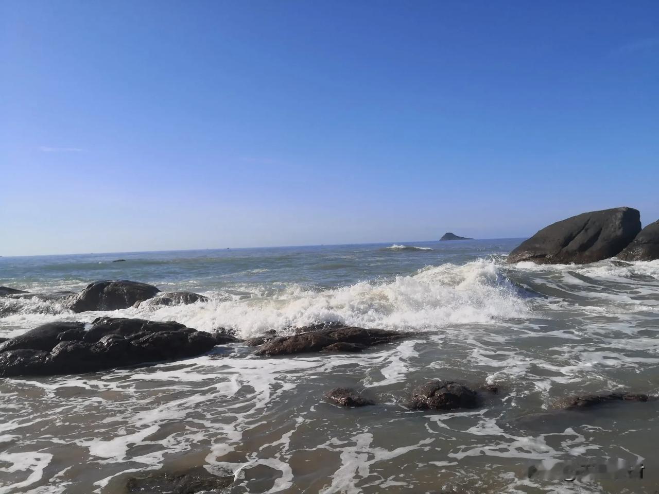我对的下联：海阔任鸟飞！