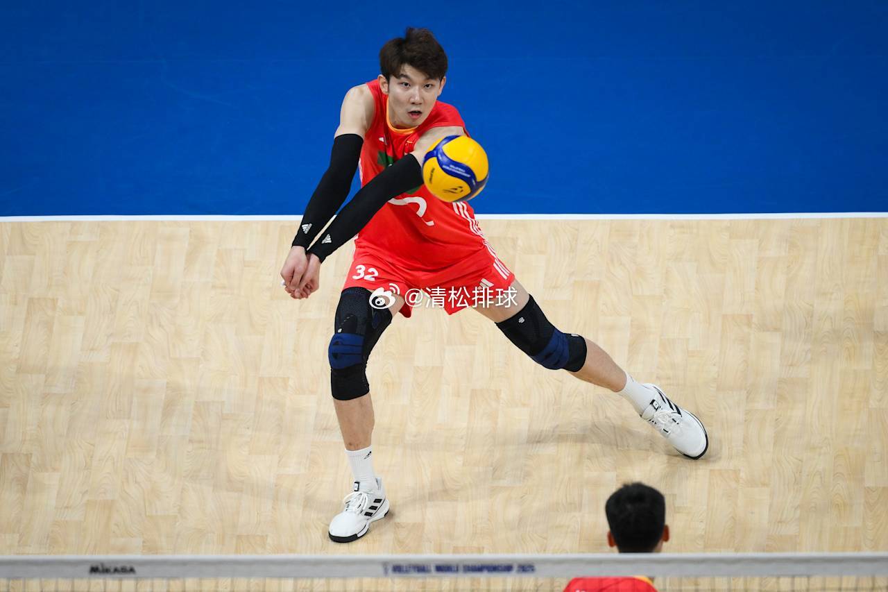 中国男排1-3巴西男排（小组赛）中国男排主攻刘力宾10分（25扣8中2失误3被拦
