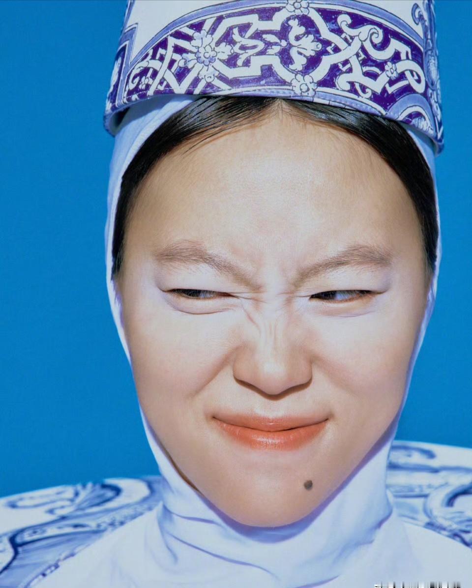 窦靖童29岁生日照炸出50万赞！
这哪是庆生，分明是新专预告。
王菲的基因，内娱