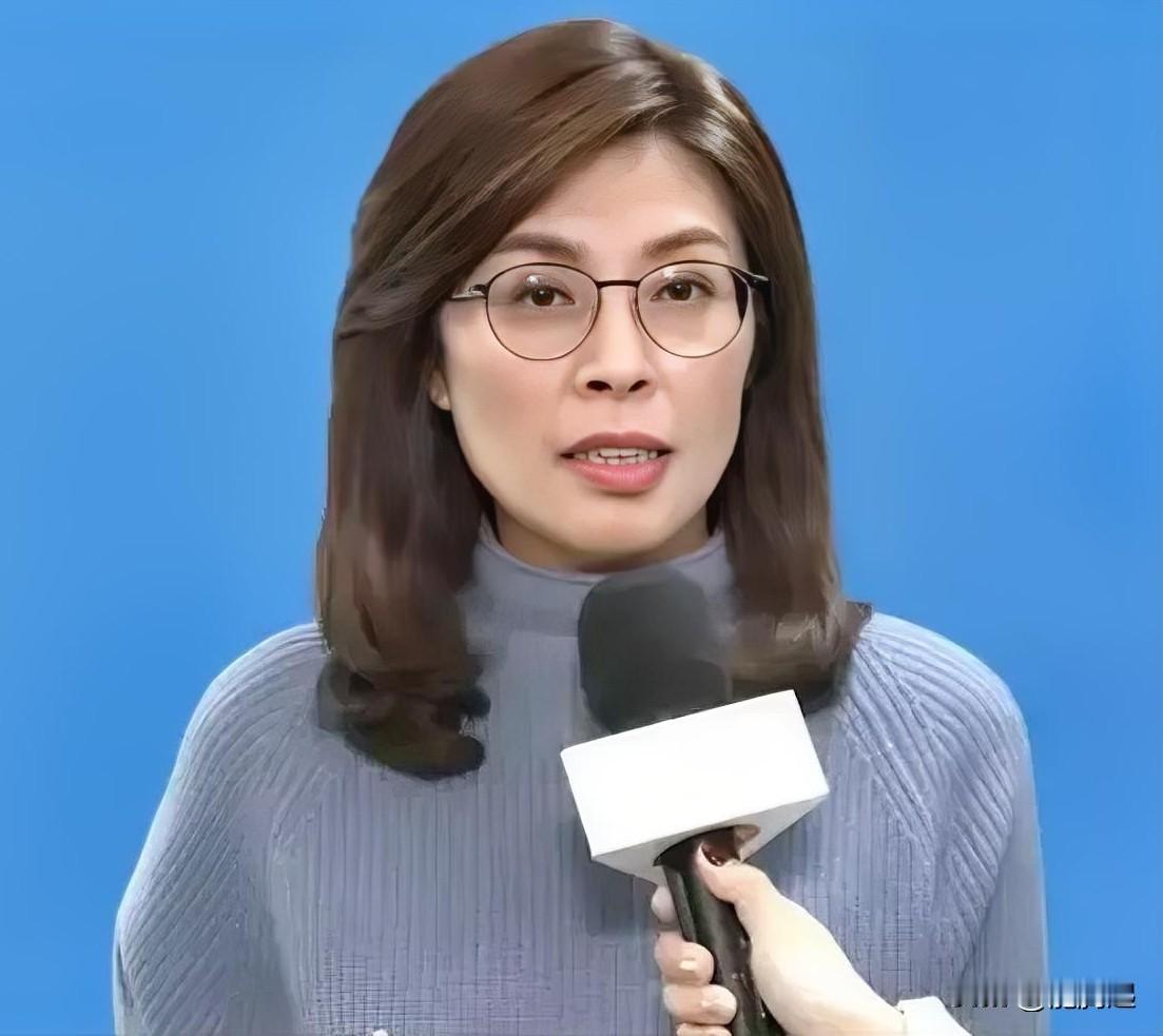 郑丽文近日接受《联合早报》采访时说：坚持“九二共识”反对“台独”，才是两岸重启对