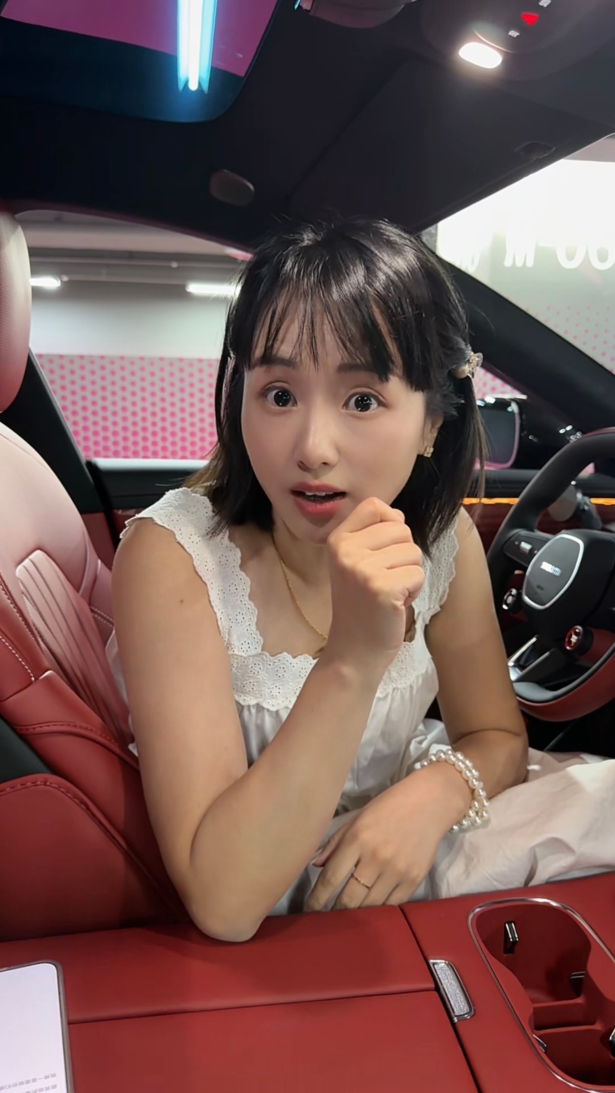 早，昨晚回老家想体验下，第一次在YU7上睡的跟老公两个人还是有点挤，期待澎程……