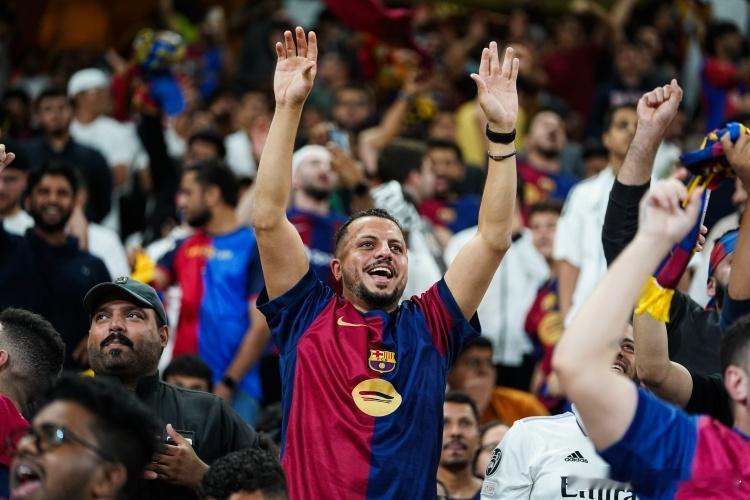 周六  西甲看法020  巴伦西亚 vs 西班牙人巴伦西亚上一场踢赫塔费的比赛虽