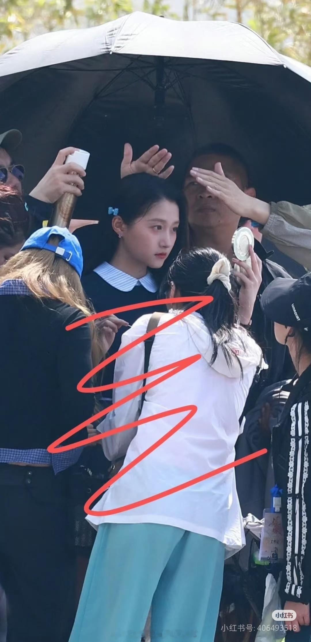 关晓彤、李昀锐《耀眼》生图路透，富贵花娇气大小姐❌金毛糙汉穷小子，这个设定真的很