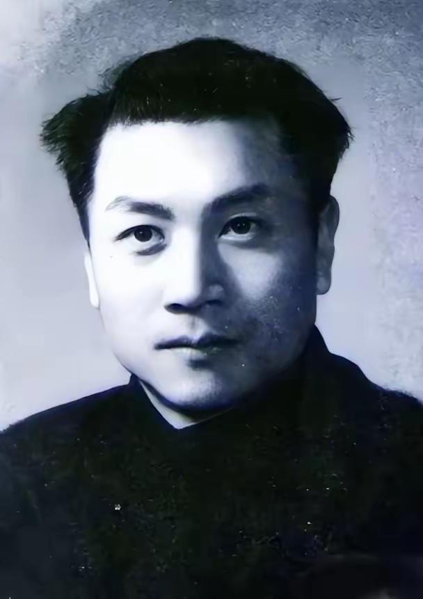 任远，原名马嘉善，1919年出生在陕西绥德一个书香门第。家境殷实的他本可以安稳读