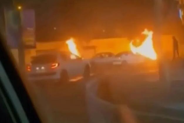 伊朗这波骚乱彻底闹到了不可收拾的地步，当地媒体最新消息曝光，德黑兰等多个城市的混