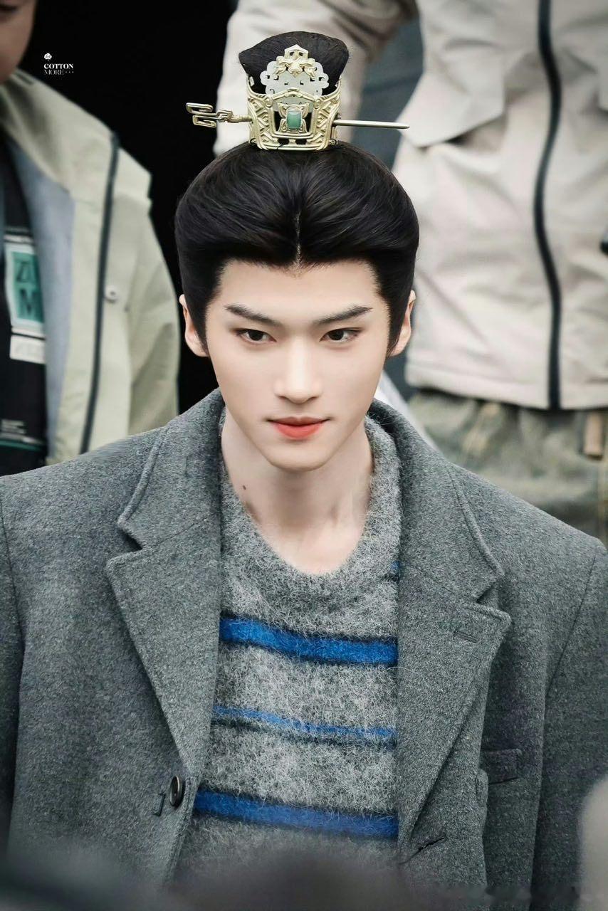 娱乐闫桉嫁金钗首次出妆闫桉嫁金钗首次出妆造型 闫桉嫁金钗首次出妆造型 