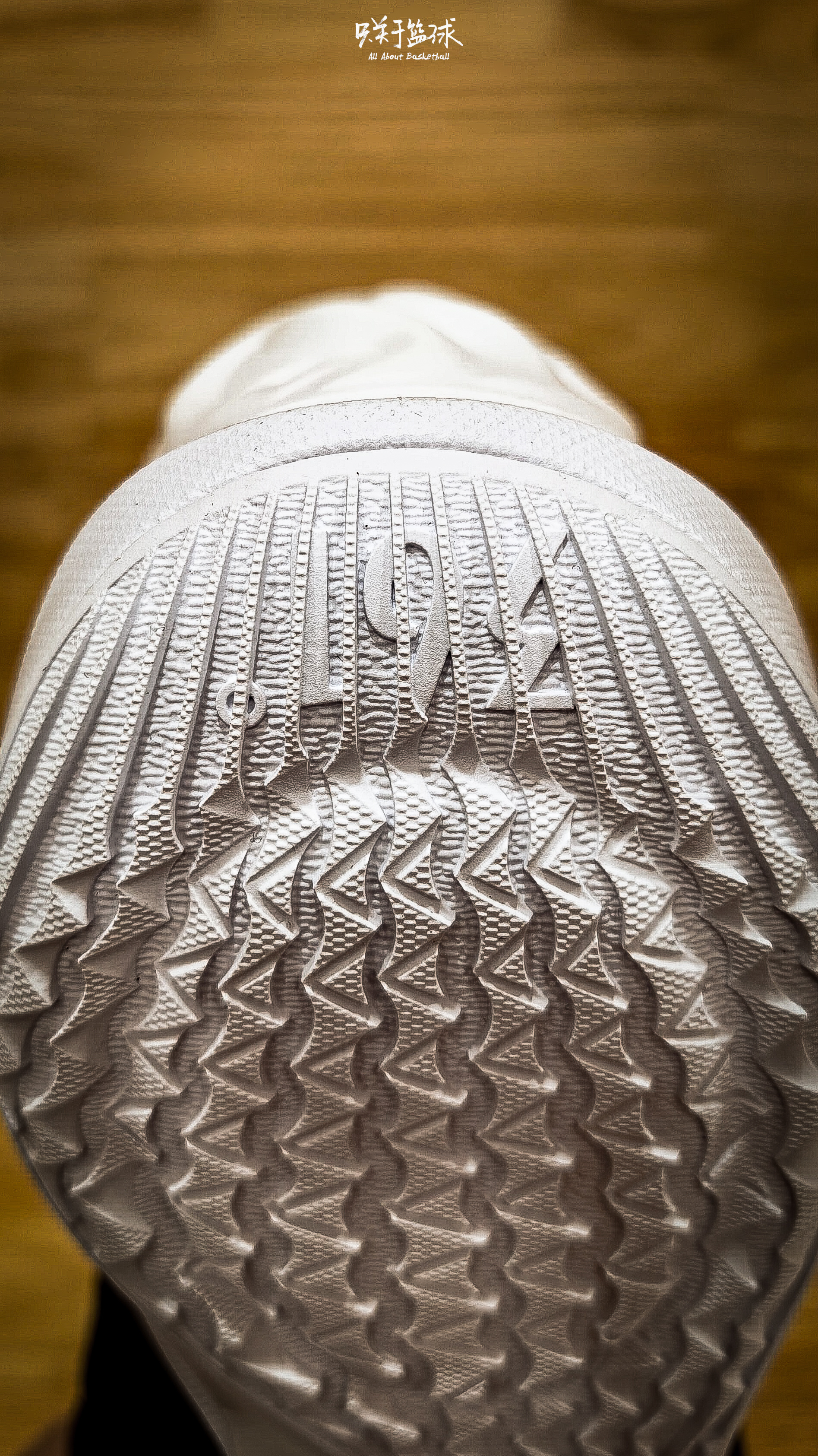 虽然今天因伤没登场，但阿隆戈登的蝉8，你还是有必要看下。经典的阴阳和冰刀配色，抽