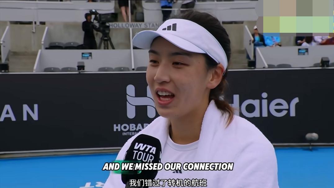 WTA250霍巴特公开赛首轮，王欣瑜6:2、6:3轻取吉布森。在赛后的采访中，王