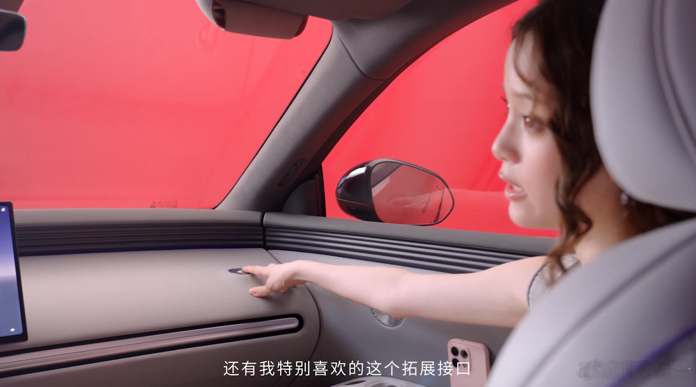 汽车博主欧阳娜娜评测小鹏MONA欧阳娜娜+帅车，无敌了家人们，谁会不喜欢开着MO