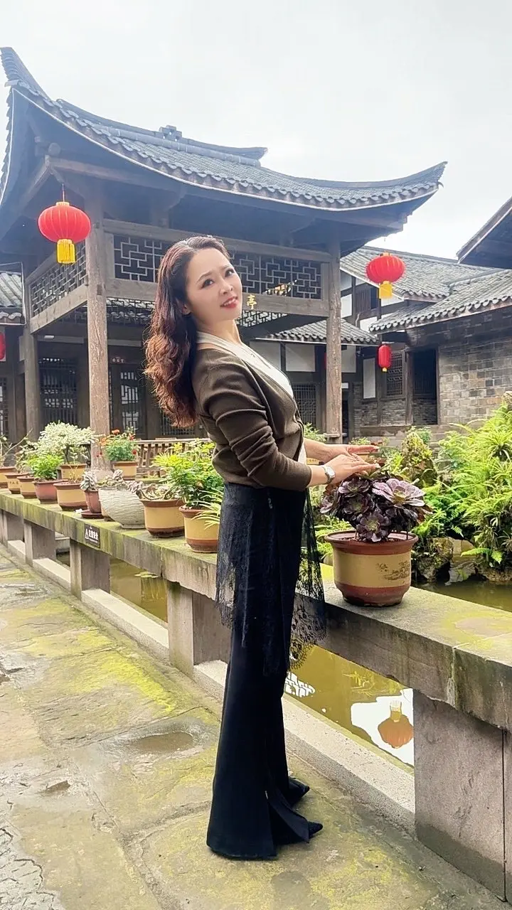 善待自己，别太辛劳，平安健康才最重要，不开心的通通忘掉，丢掉烦恼多点微笑