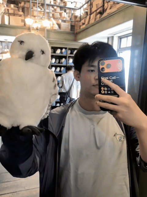 潮男林诗栋解锁放松模式[大笑]！
林诗栋和海南队队友居泽强，还有一路陪伴的刘姐，