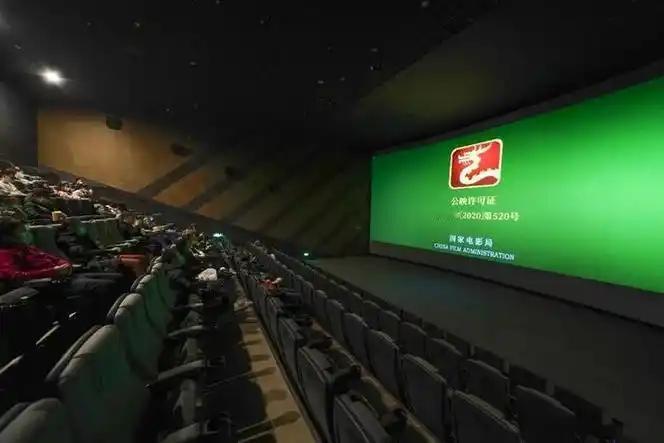 今年五一档，知名大导演在网上哭天抹泪，大谈电影行业的“存亡线”，求观众给口饭吃。