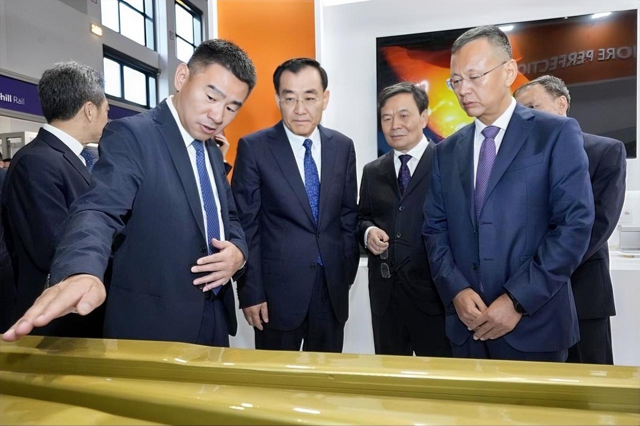 9月22日，中国中铁董事长陈文健应邀赴德国出席第十五届柏林国际轨道交通技术展览会