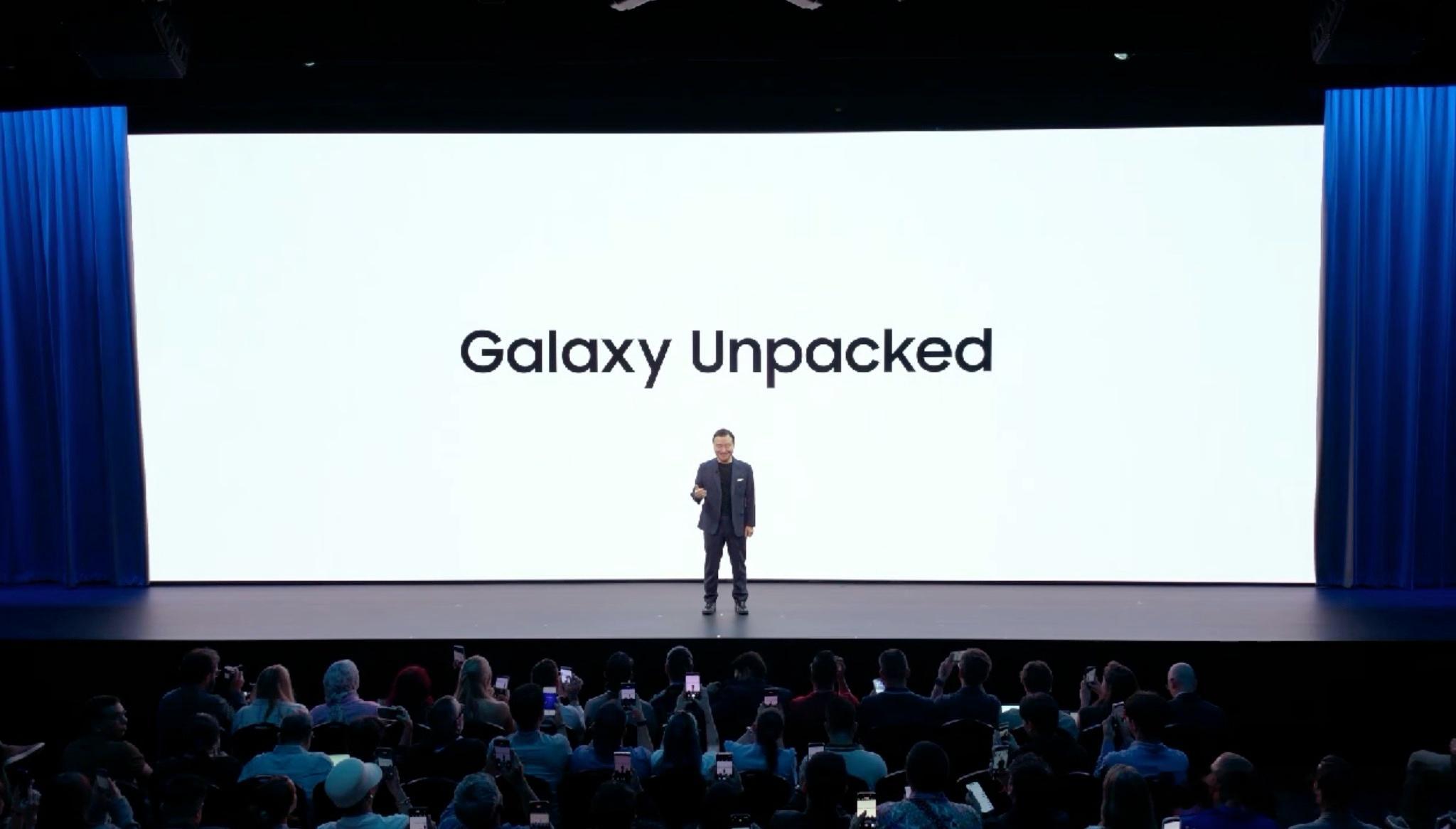 三星Galaxy Z Fold8系列发布会开始，这次主打的是：新尺寸，无折痕三星