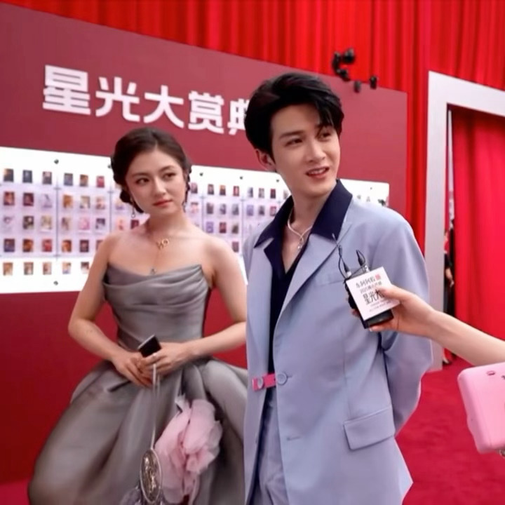 就是唱跳俱全演绎俱佳，老炭火们听到了没！？在外都不许谦虚，就要狠狠夸，老公就是干