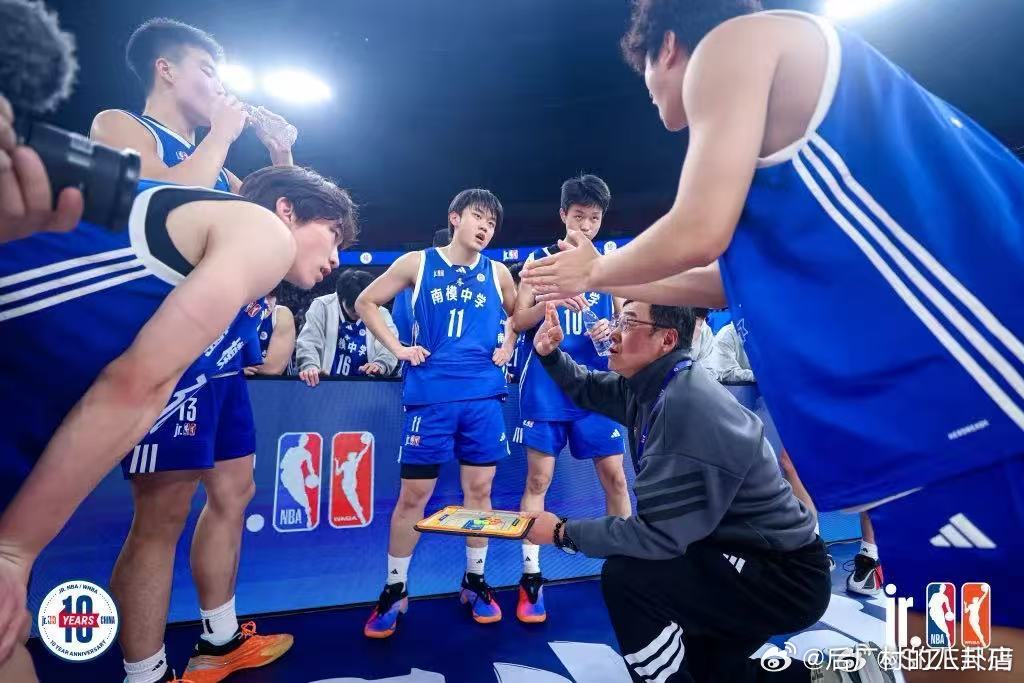 2025-26 Jr. NBA校园篮球联赛正式落幕，男子组南模中学成功卫冕，完成