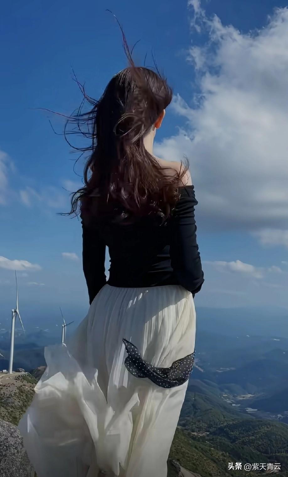 人到一定年纪，慢慢就懂了：生活不需要太多东西，健康、平安、心安，就是最好的日子。