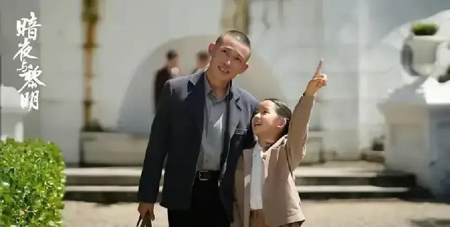 “星二代”三个字，现在跟通行证似的。
 
昨天刚刷到某影帝女儿出道，镜头还没对准