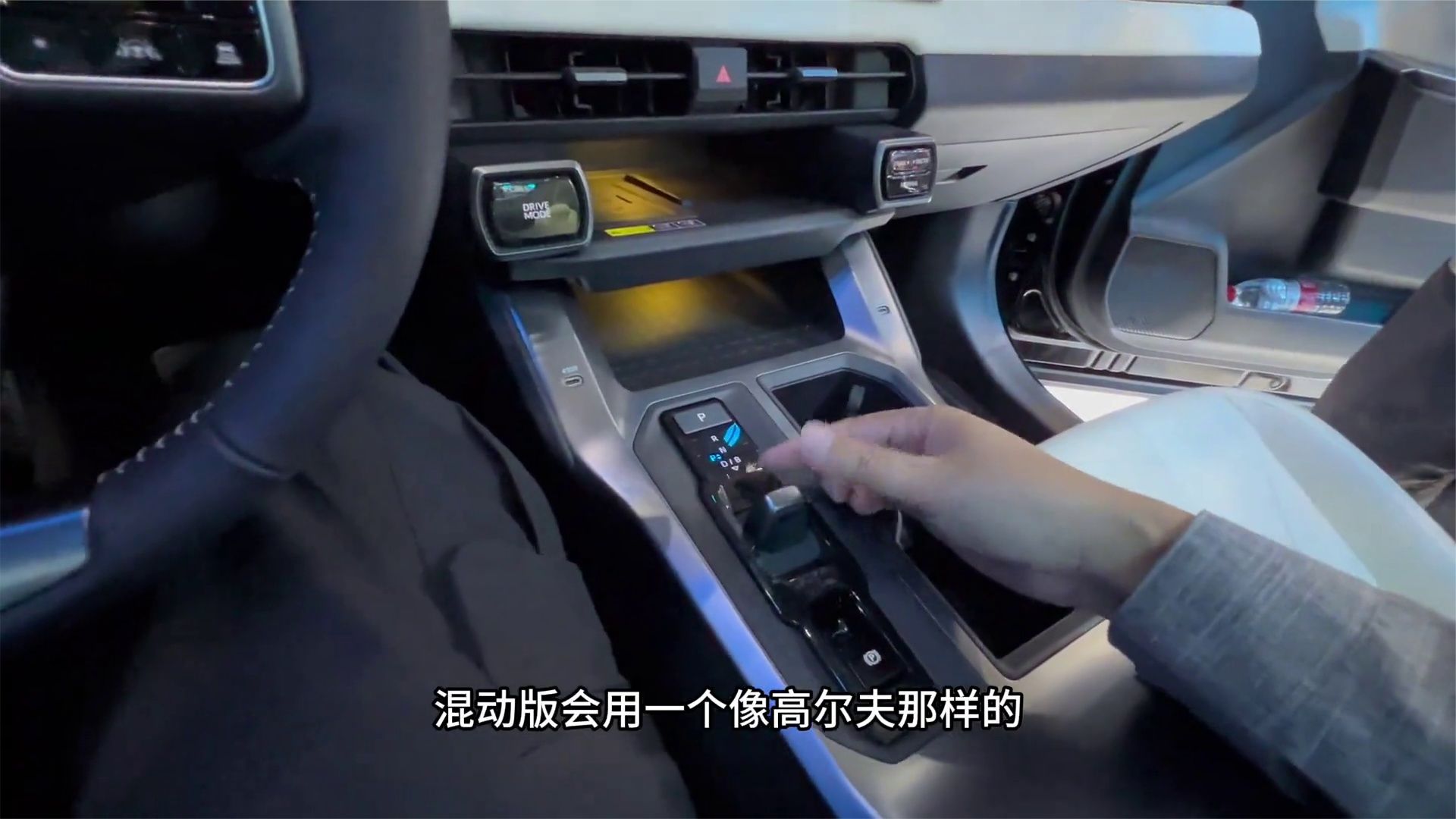 车展体验全新丰田RAV4荣放：内外进化明显，买20L混动不后