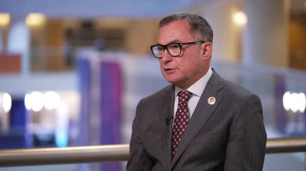 【#德国央行行长挑唆欧洲给中国划红线#】据彭博社24日报道，在周六刊发的《每日镜