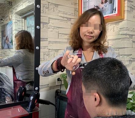 浙江杭州，一男子春节前去理发，常去的店价格从25元涨到50元，他觉得太贵决定换一