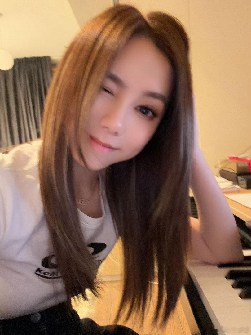邓紫棋写完新专辑第六首歌围观下啦，邓紫棋写完新专辑第六首歌，可以有啊，我爱了！ 