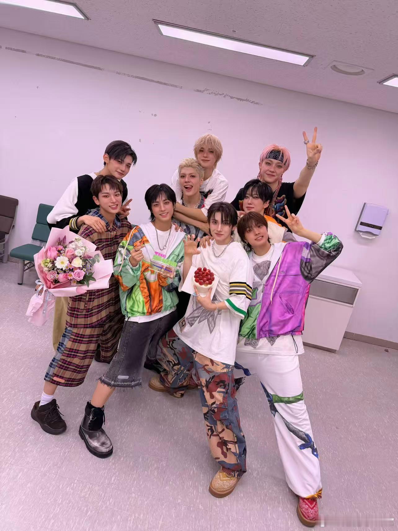 andTEAM韩国出道即一位 andTEAM韩国出道即获一位，这人气与实力并存，