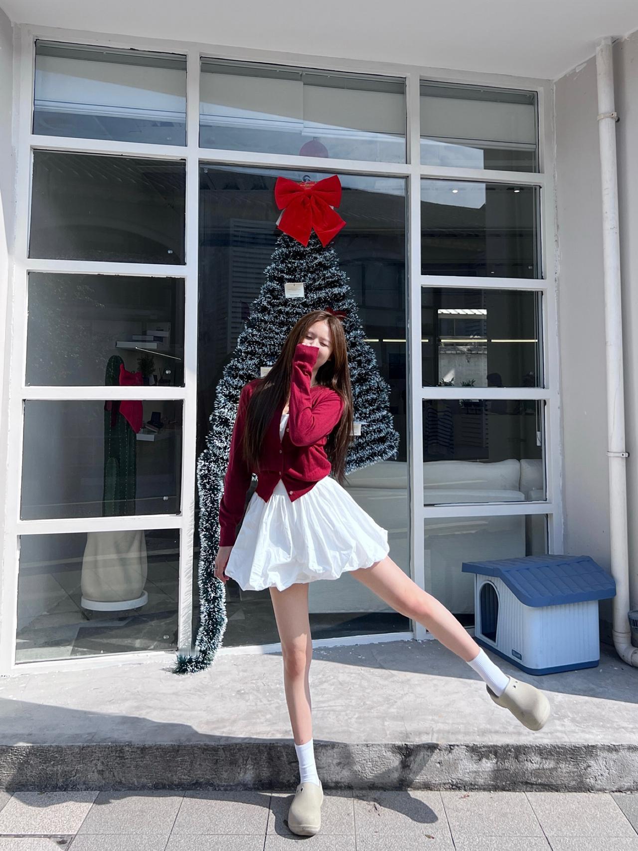 把圣诞穿在身上🎄冬日的第一份圣诞氛围感✨|||「浓郁浆果红针织开衫 + 奶油白