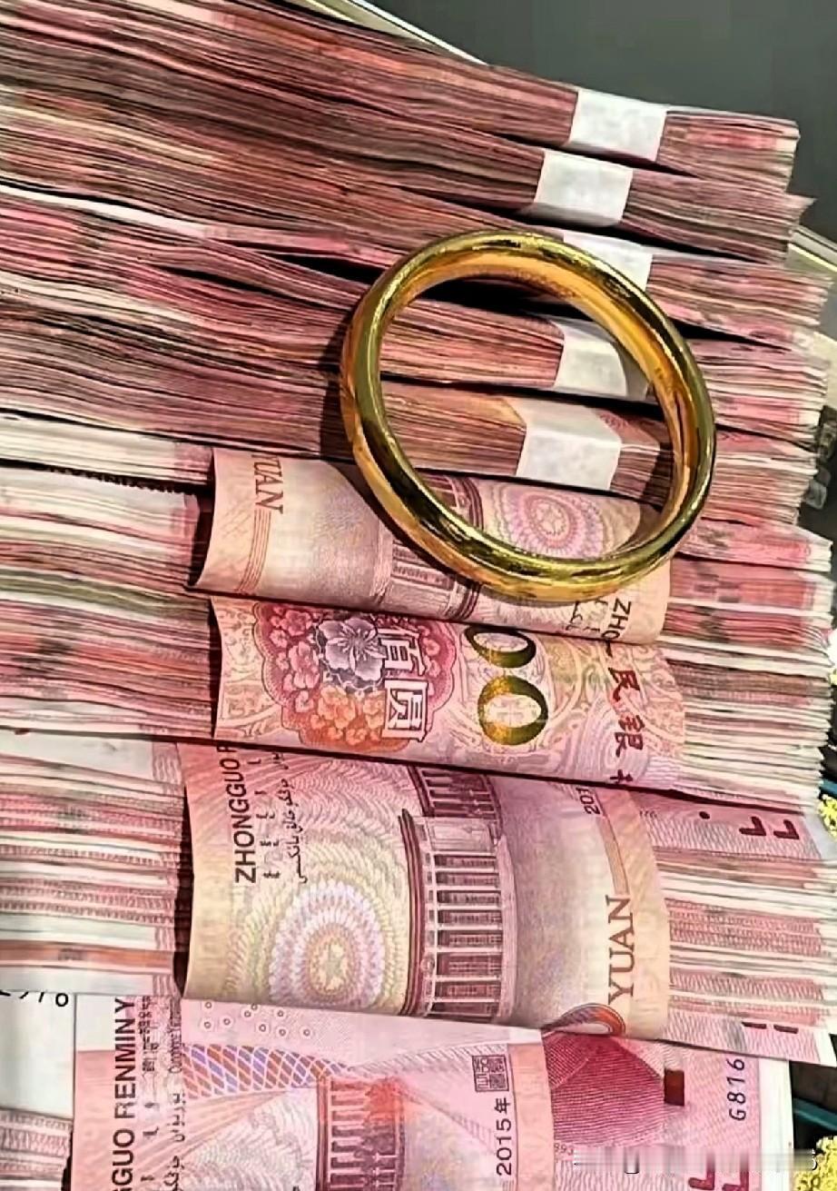 12月5日黄金价格又涨了，一克1328元，很多人不愿意在金店买黄金首饰了。因为黄