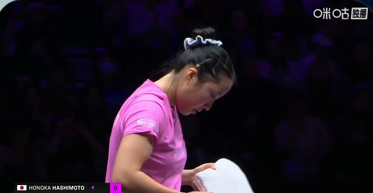 申裕斌🇰🇷涨球太多，
桥本帆乃香🇯🇵看起来只有五成功力，
前两局申裕斌?