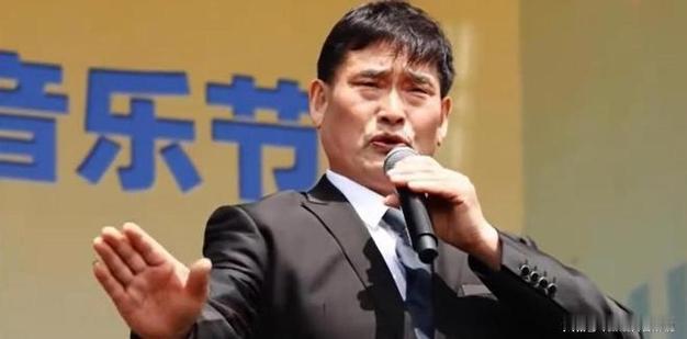 57岁“大衣哥”朱之文正式宣布跨界挑战摇滚，称不能只唱民歌，要大胆尝试新风格 。