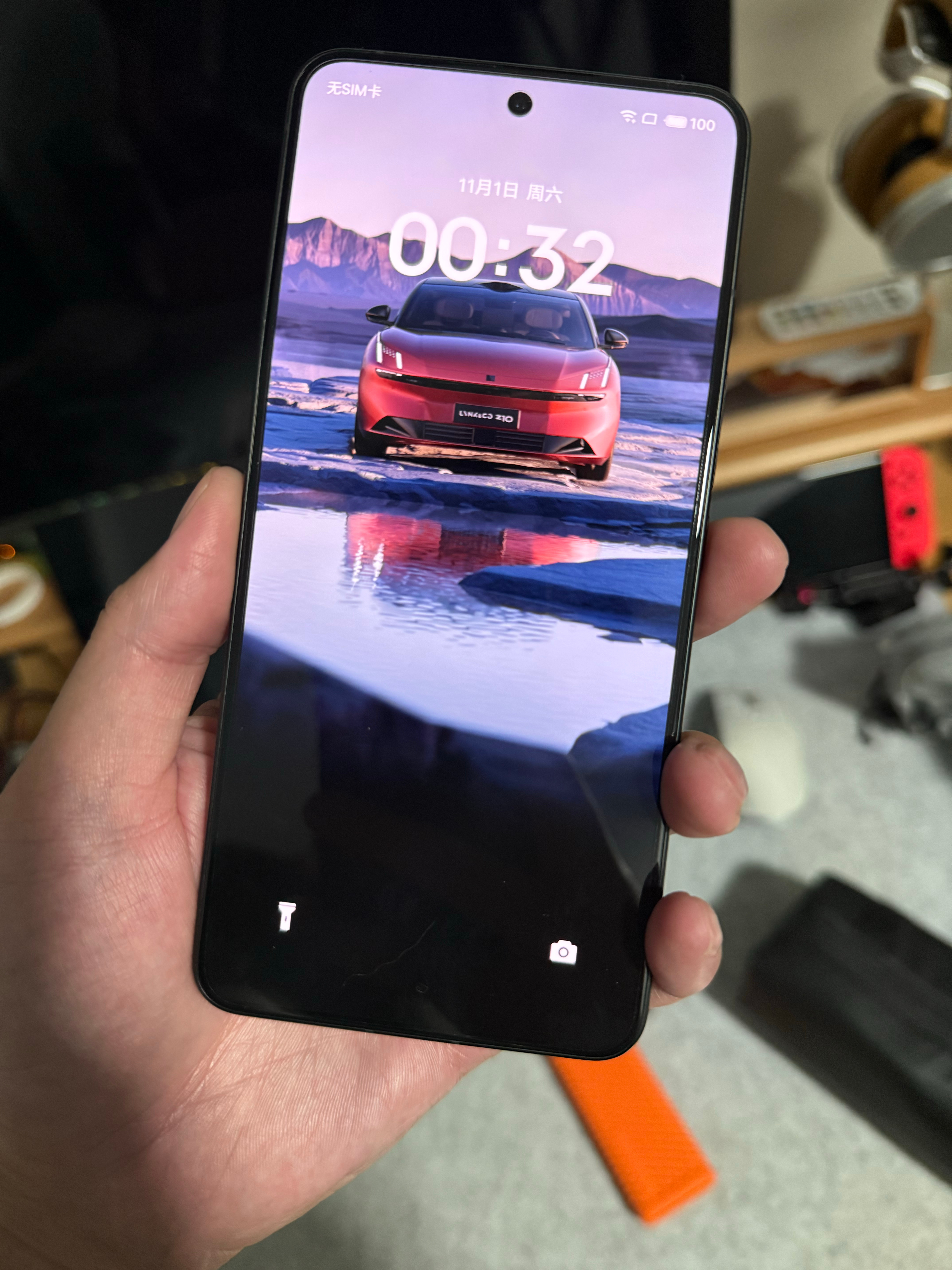 领克手机和魅族手机基本一致不同的是专属壁纸和主题，背面的领克logo ，照片的领