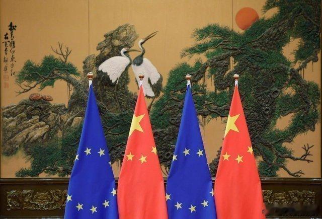 欧盟贸易专员称，欧盟因每天对华10亿欧元的贸易逆差而不堪重负，正在探索说服中国减