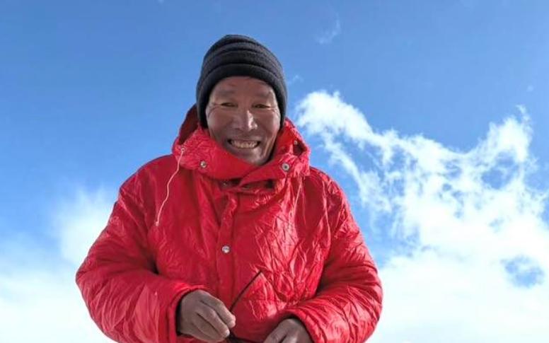 珠穆朗玛峰失踪六天后，登山向导竟奇迹般生存

一名尼泊尔登山向导，在珠峰上失踪了