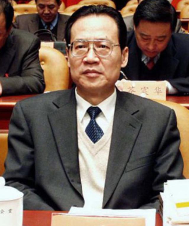 1999年厦门远华案爆发后，福建政治生态面临严峻考验，2000年底，中央一纸调令