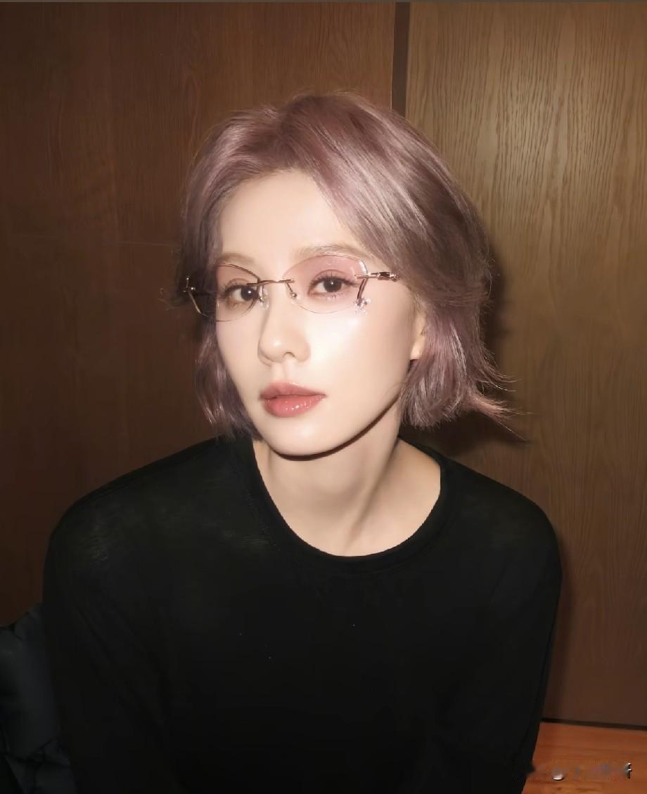 刘诗诗粉紫短发氛围感封神！又美又飒，反差感直接戳爆全网
 
刘诗诗最新私服生图曝