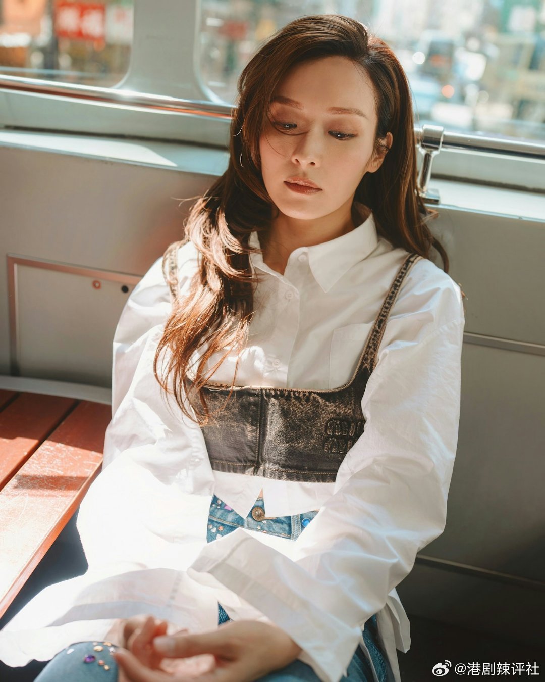 李佳芯日前與黎諾懿拍片分享大馬拍劇日常。李佳芯又捧又讚尊稱黎諾懿為「黎監製」，透