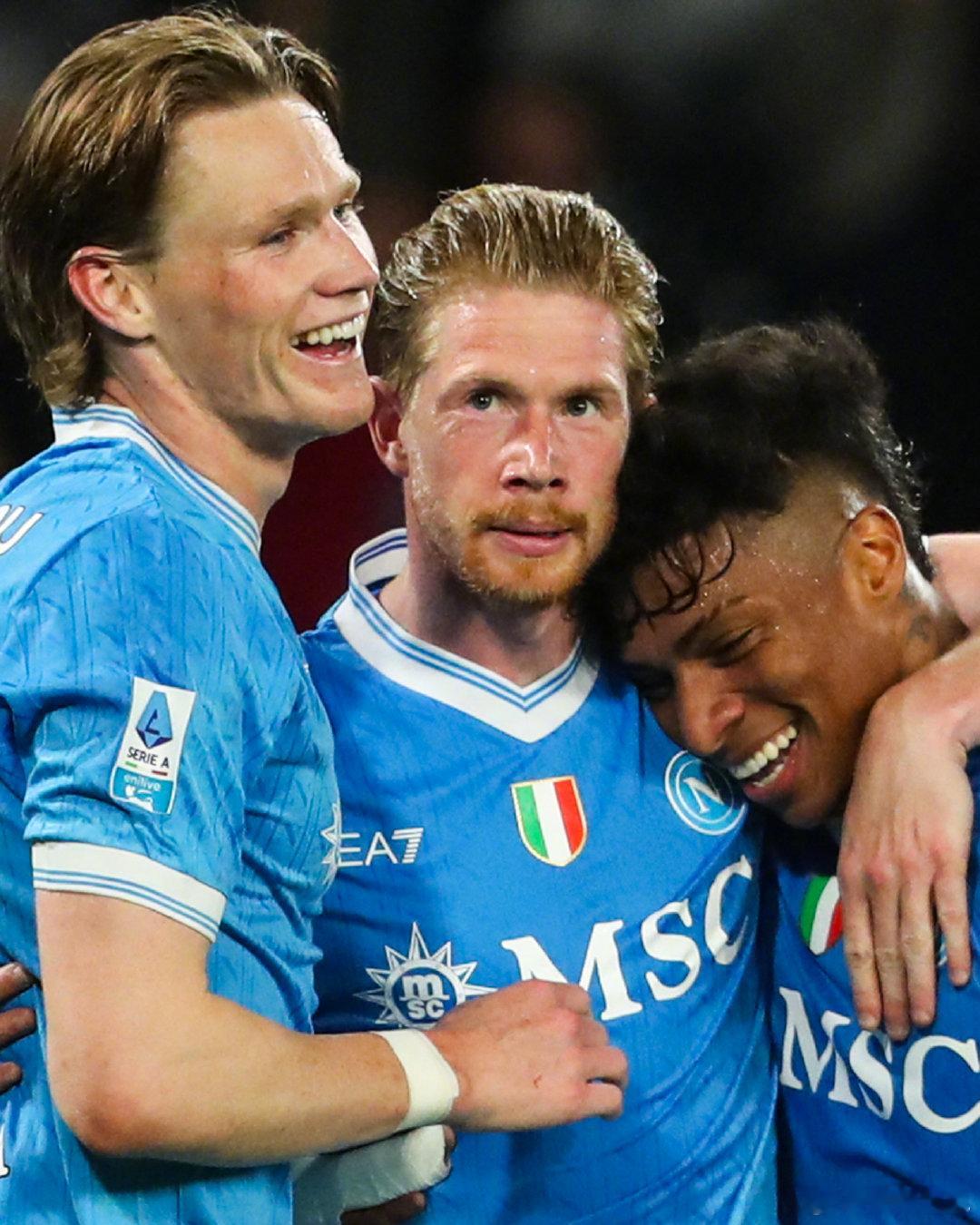 【里程碑】34岁的那不勒斯中场德布劳内在对克雷莫内塞的比赛中一传一射，帮助球队4